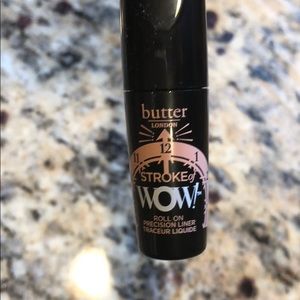 Gel roller eyeliner